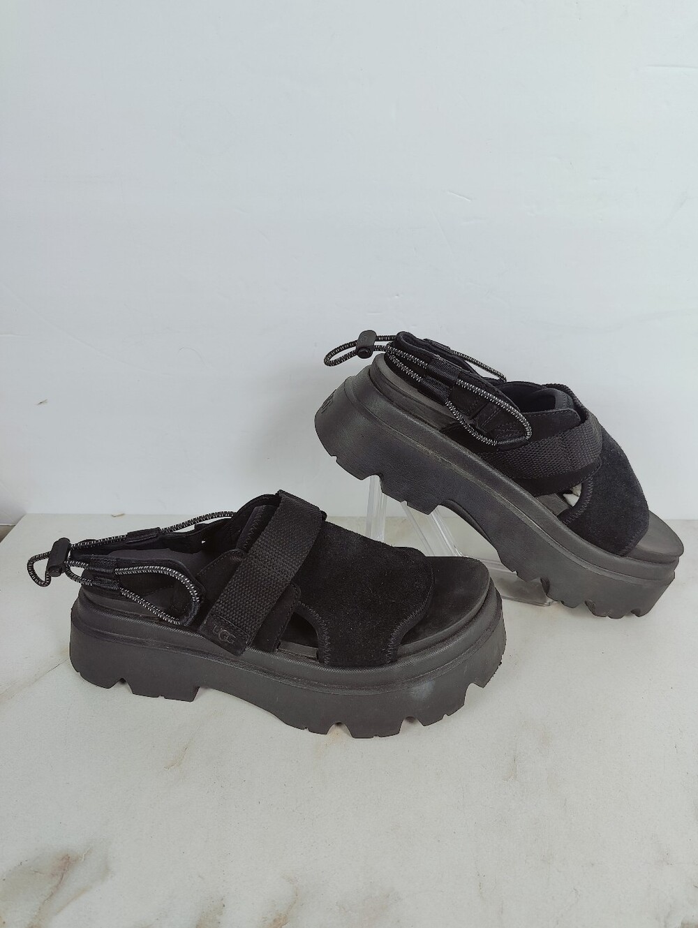 UGG Women's Cady Bungee Cord Platform Sandals, Black, Sz 7 - Picture 2 of 9